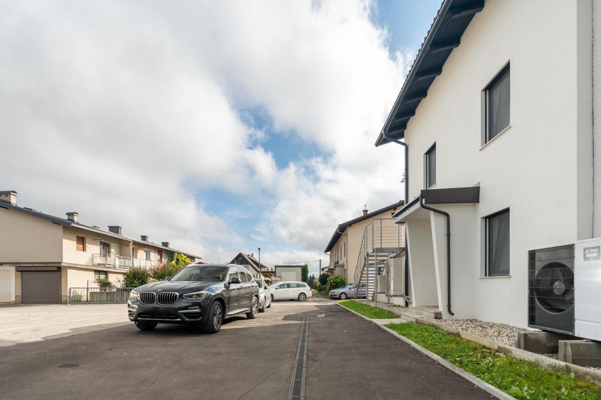 Black & White Apartments Rozna Dolina Lublaň Exteriér fotografie